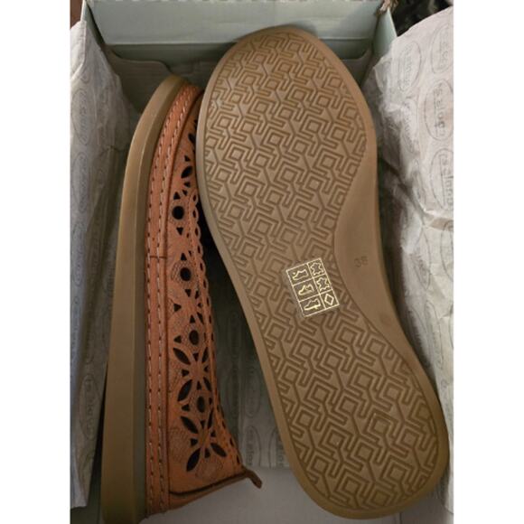 Cools Women's Tumi Perforated Leather Flats in Tan New Size 38 EU / 7.5 - Picture 8 of 8